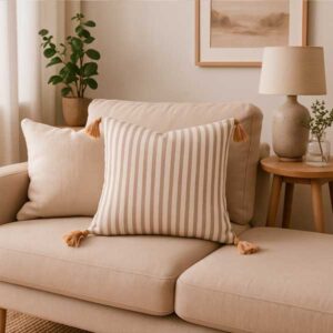 Cojín Beige Rayado con Borlas